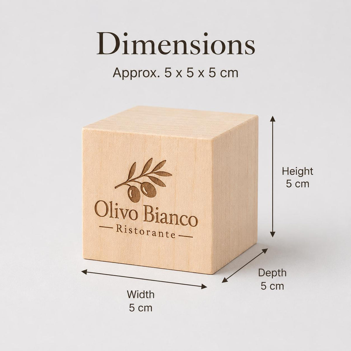 Cubo in legno personalizzato con logo inciso e QR code – Segnatavolo per ristoranti, hotel e locali