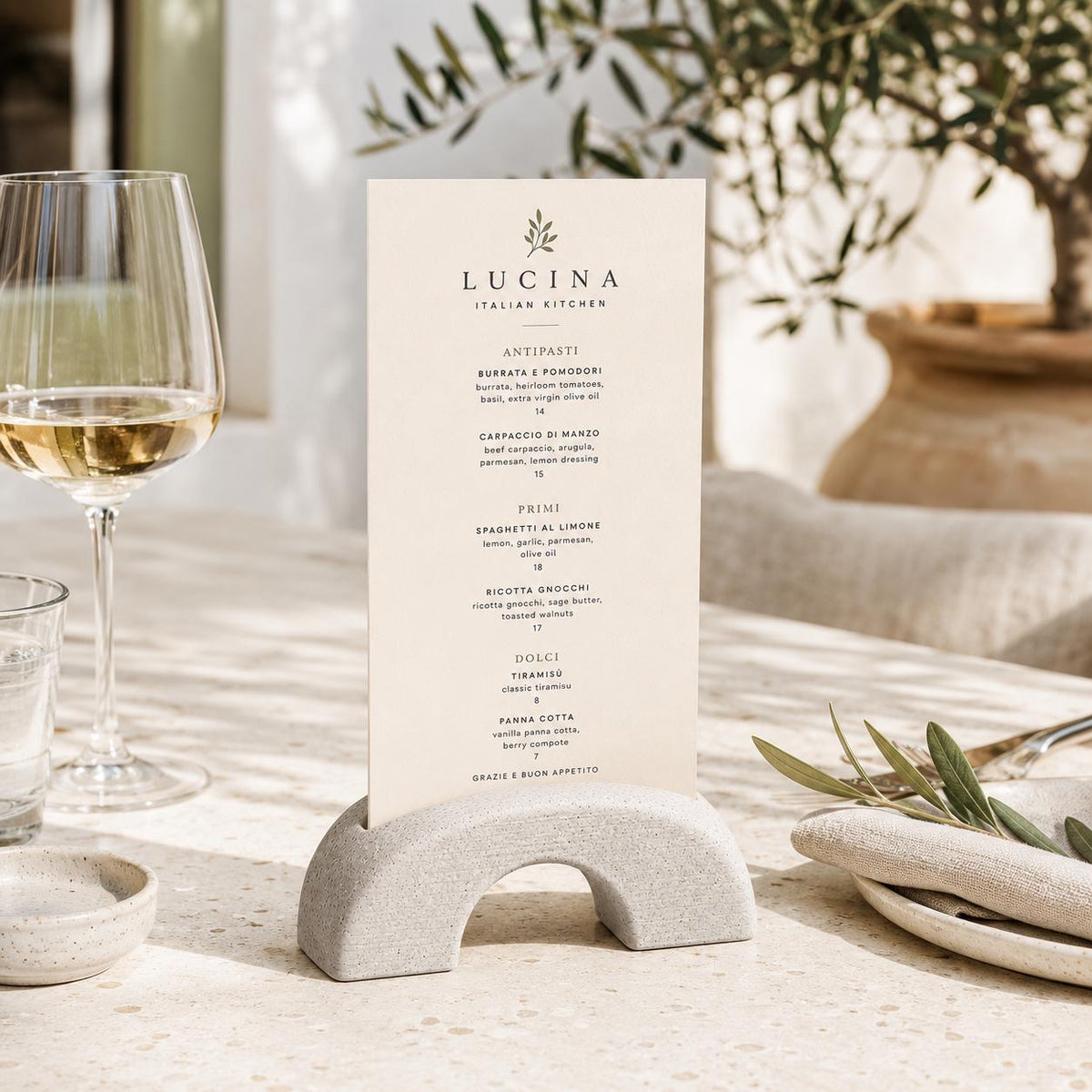 Portamenu da tavolo effetto marmo in stampa 3D – supporto ad arco per menu, QR code e cartoncini