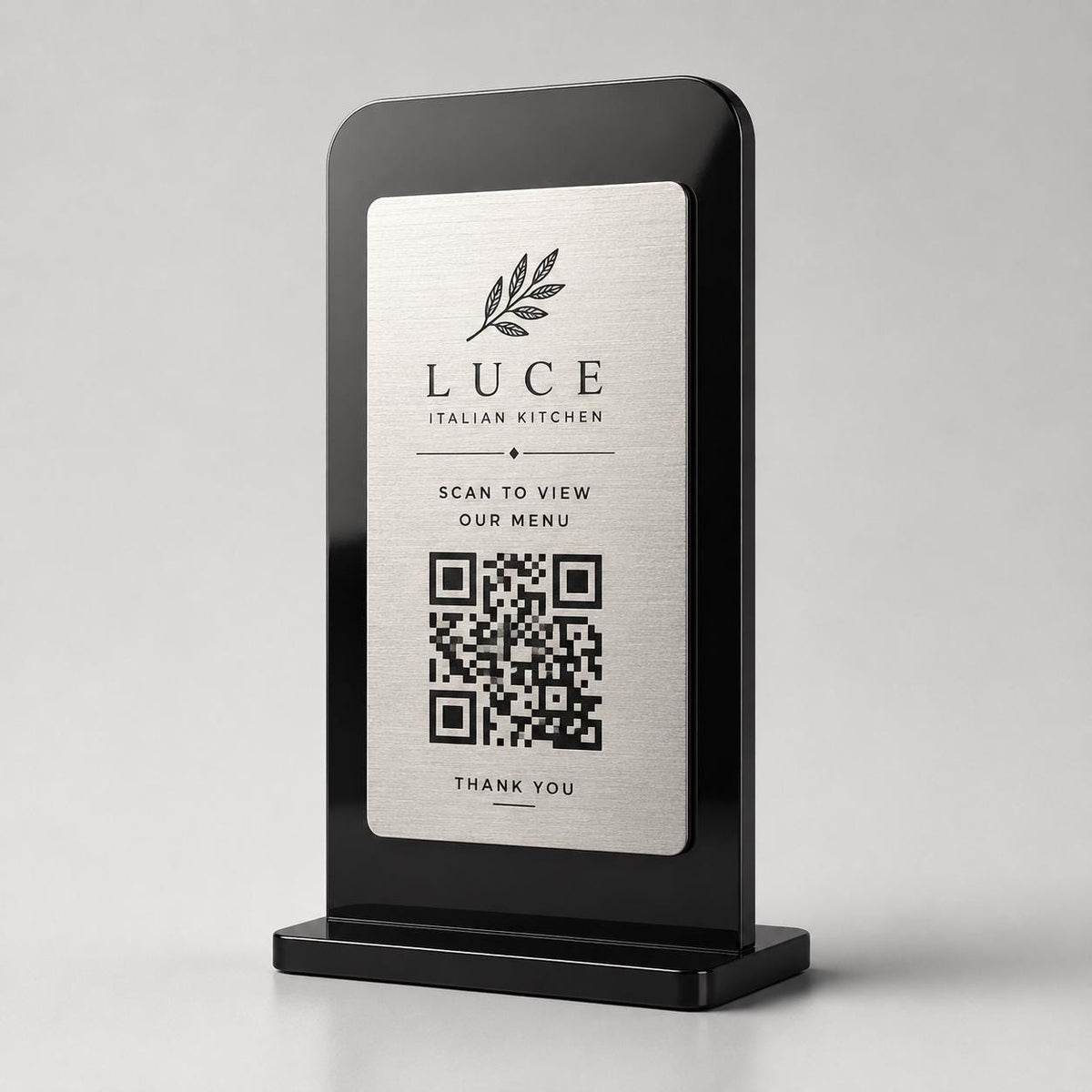 Supporto QR Code da tavolo in plexiglas nero con targhetta ottone o bianco incisa per ristorante bar hotel