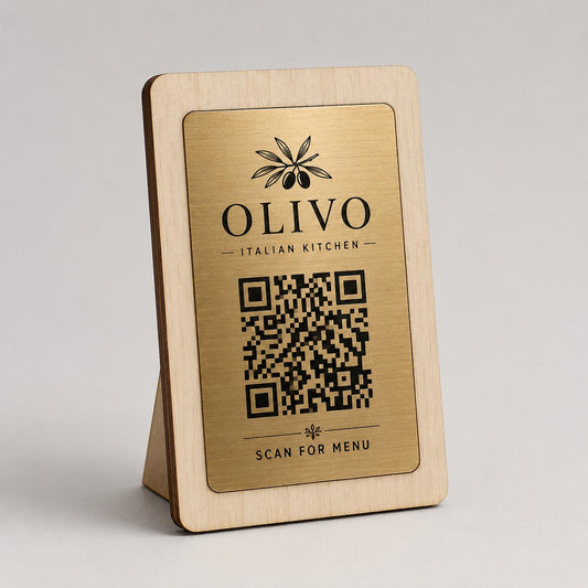 Supporto QR Code da tavolo in plexiglas nero con targhetta ottone o bianco incisa per ristorante bar hotel