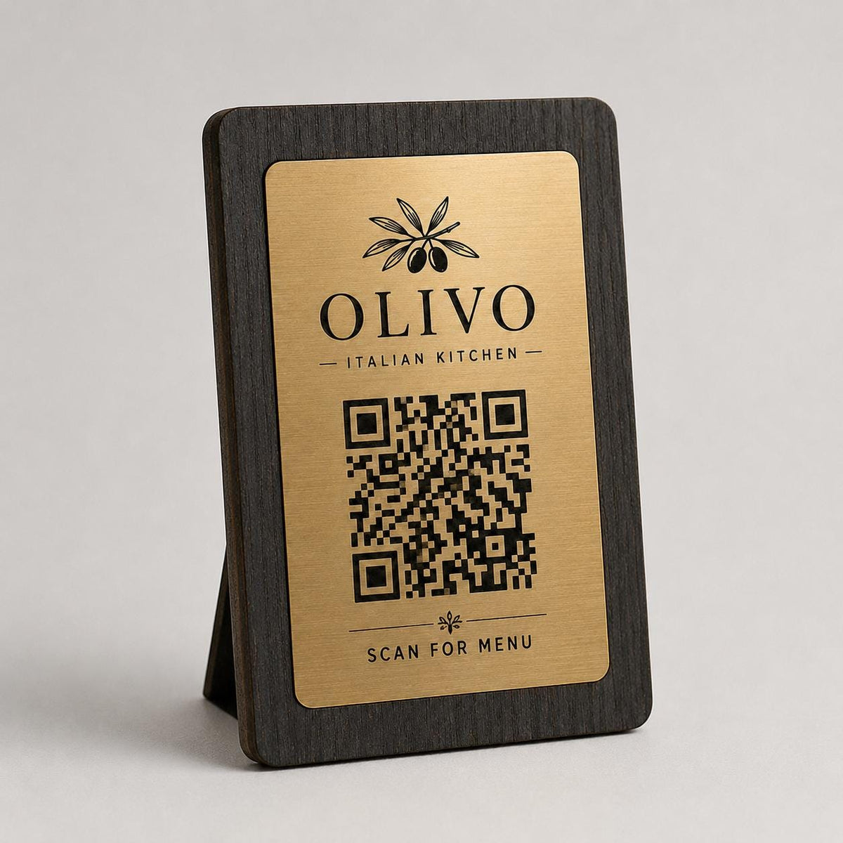 Supporto QR Code da tavolo in plexiglas nero con targhetta ottone o bianco incisa per ristorante bar hotel