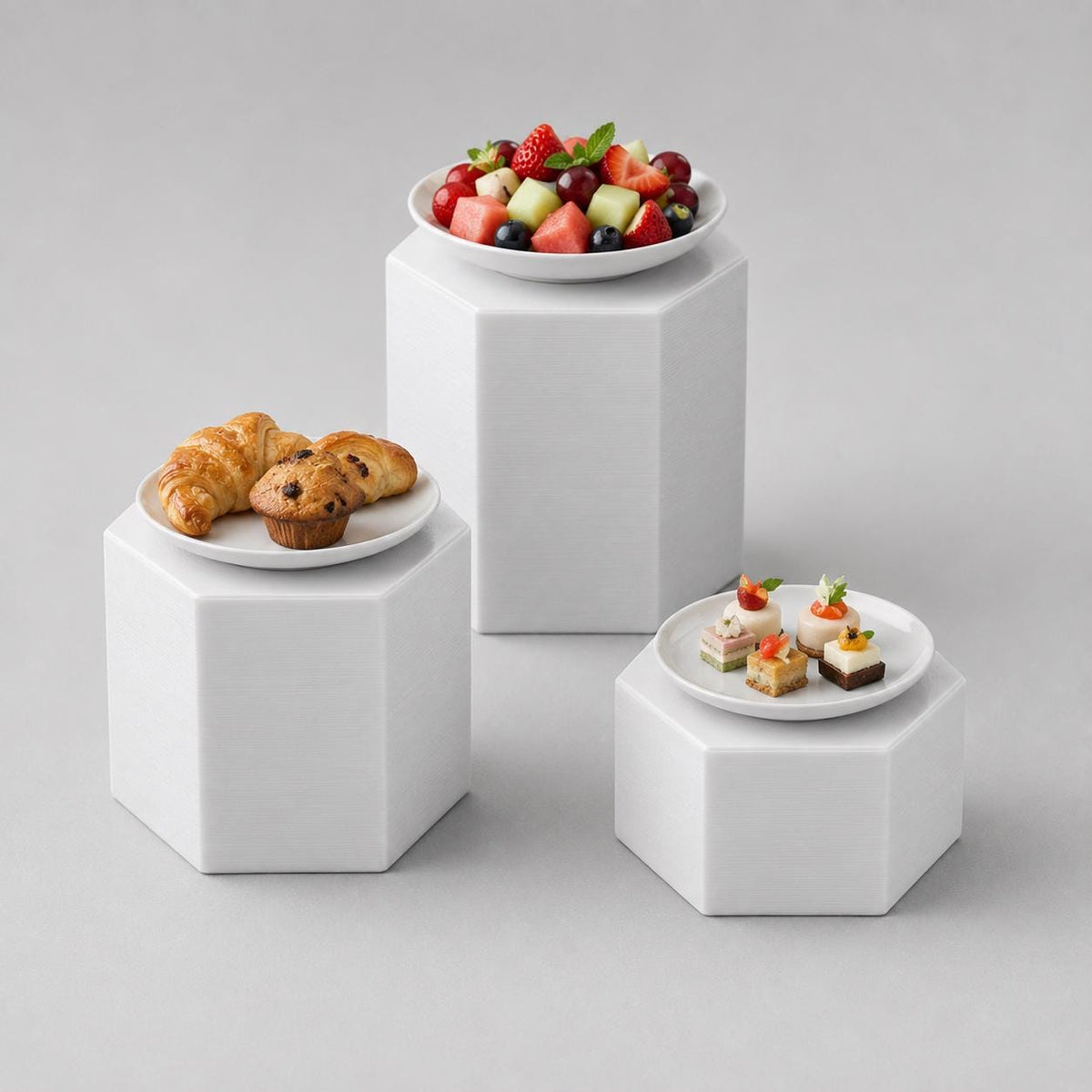 Alzate esagonali in PETG per buffet – espositori modulari per dolci, brioche e tramezzini