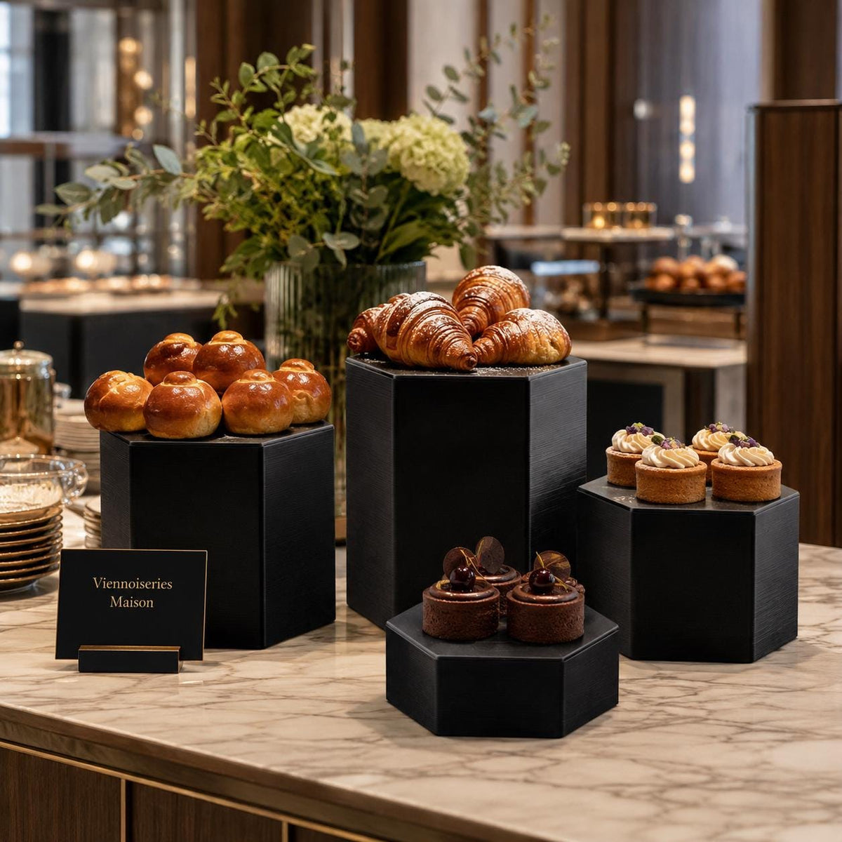 Alzate esagonali in PETG per buffet – espositori modulari per dolci, brioche e tramezzini