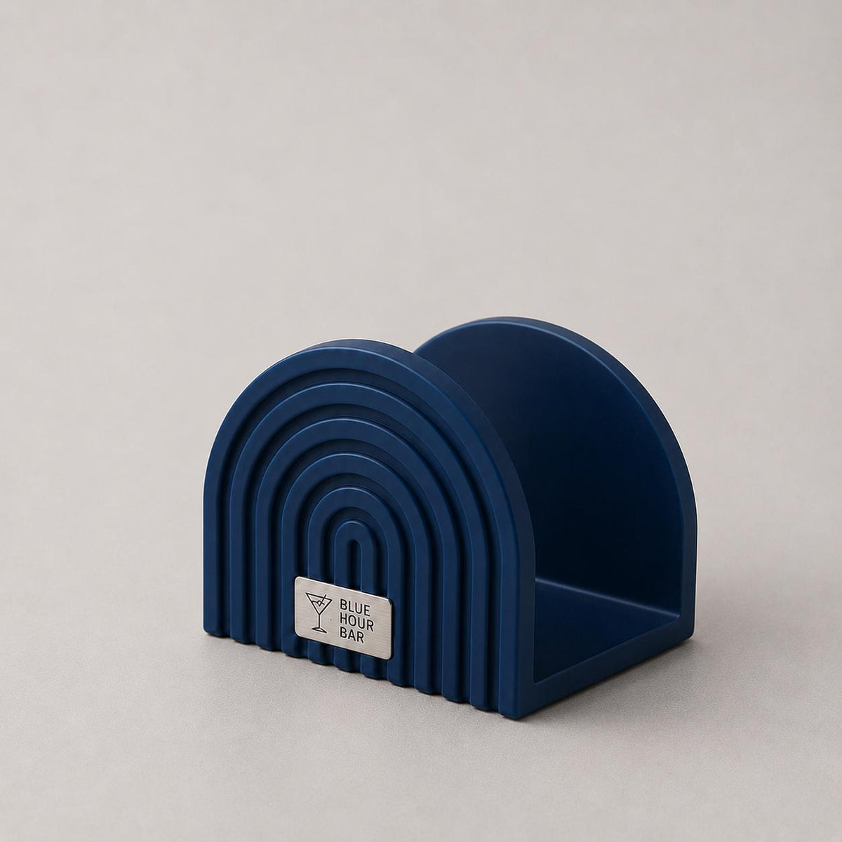 Portatovaglioli Design Moderno Plastica, Dispenser Tovaglioli Personalizzato Targhetta Incisa per Ristorante Bistro e Bar, Accessori Tavola