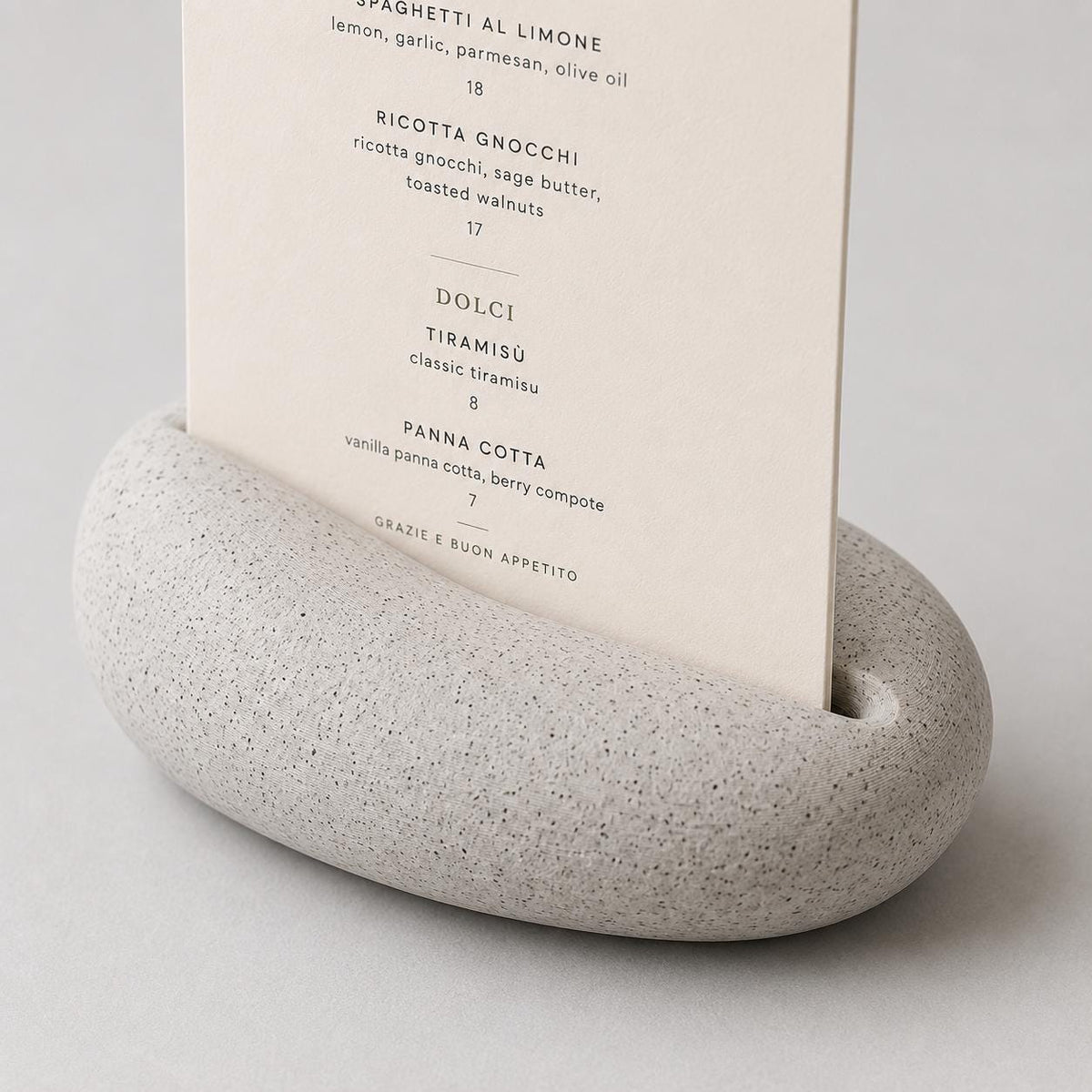 Portamenu Design Sasso in Stampa 3D, Segnatavolo Organico PLA Effetto Pietra, Espositore Menu Minimalista per Ristorante Bistro Caffetteria