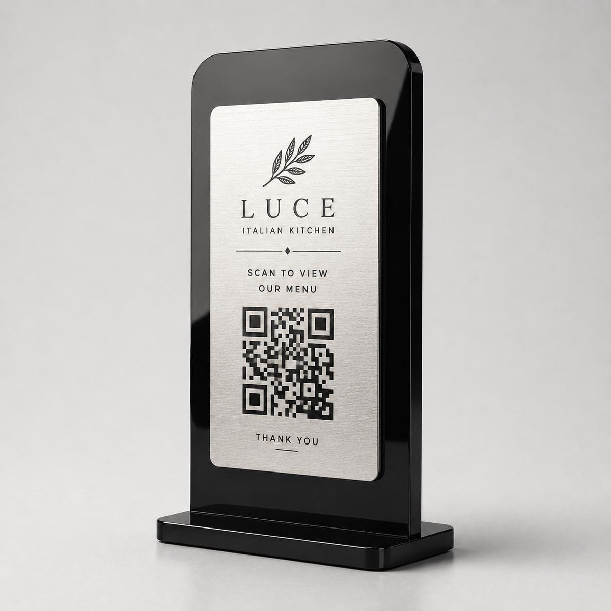 Supporto QR Code da tavolo in plexiglas nero con targhetta ottone o bianco incisa per ristorante bar hotel