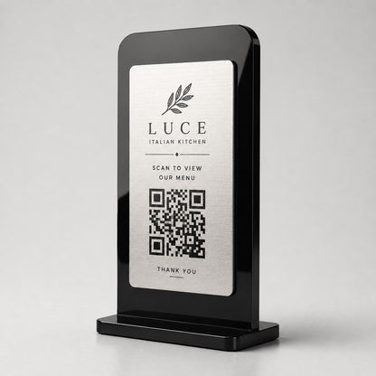 Supporto QR Code da tavolo in plexiglas nero con targhetta ottone o bianco incisa per ristorante bar hotel