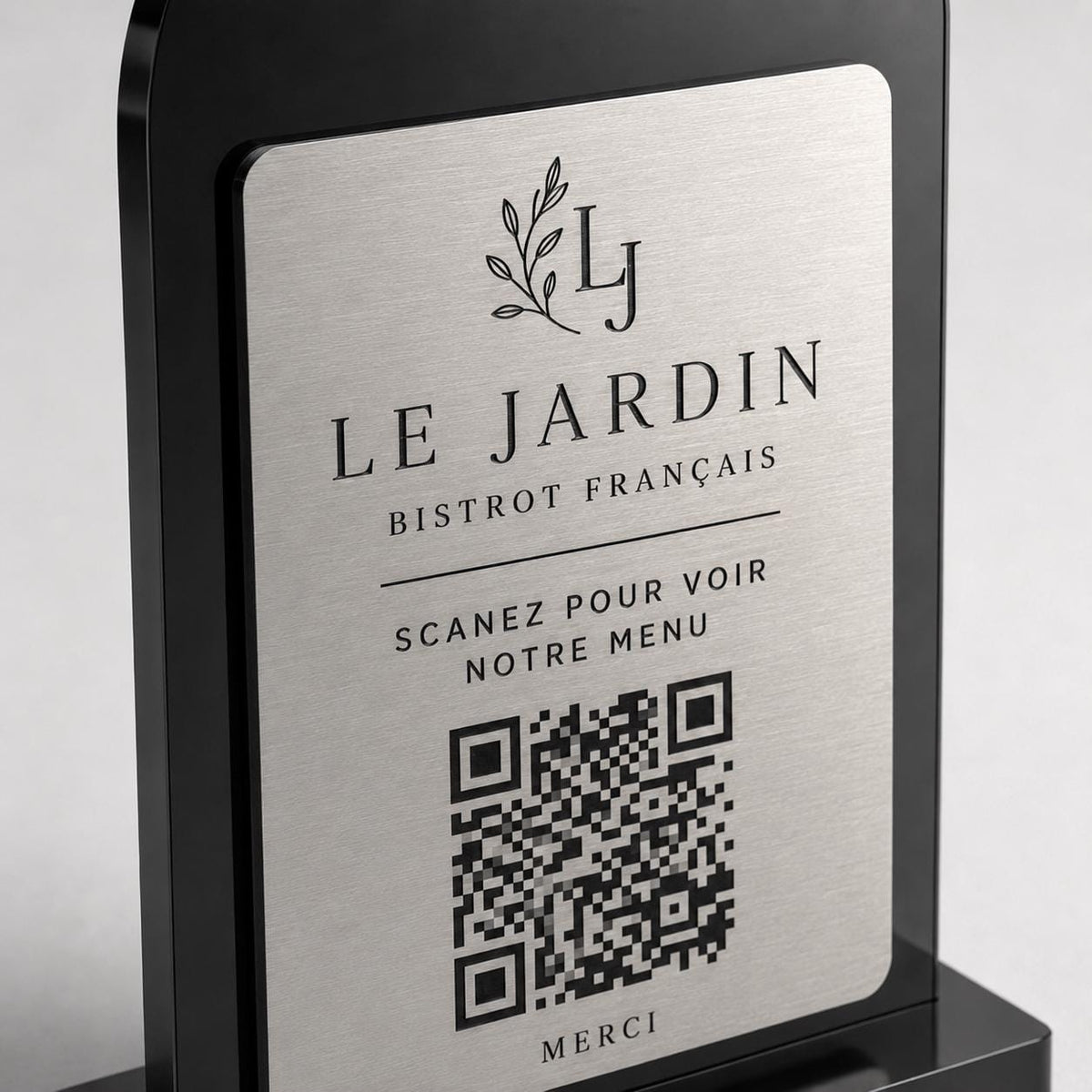 Supporto QR Code da tavolo in plexiglas nero con targhetta ottone o bianco incisa per ristorante bar hotel