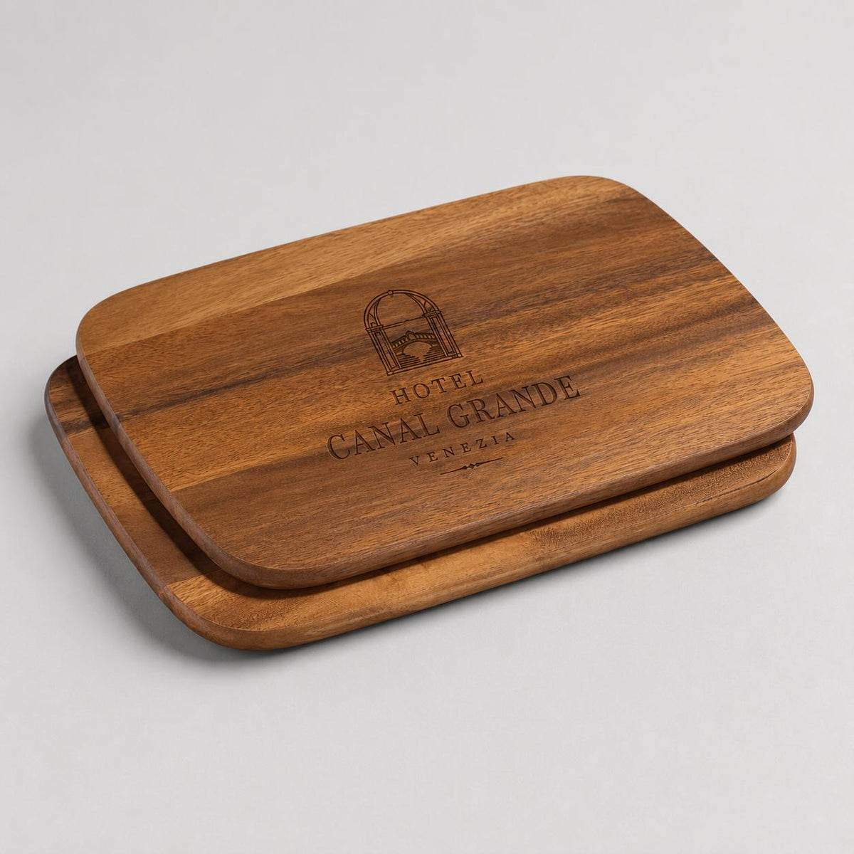 Set di 4 taglieri in legno di acacia, 28 x 20 cm personalizzato con incisione laser. ideale per colazioni come bomboniera per regalo nozze