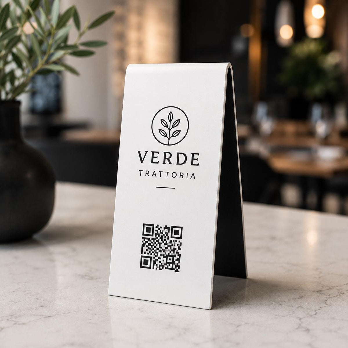 Espositore QR Code da Tavolo Oro Spazzolato Personalizzato, Portamenu a Cavalletto con Logo Inciso a Laser, Segnatavolo per Ristorante