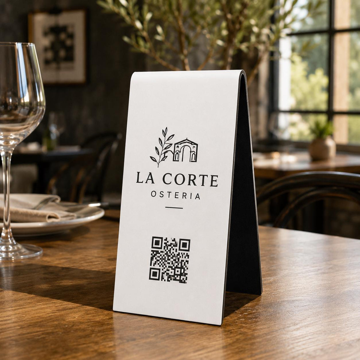 Espositore QR Code da Tavolo Oro Spazzolato Personalizzato, Portamenu a Cavalletto con Logo Inciso a Laser, Segnatavolo per Ristorante