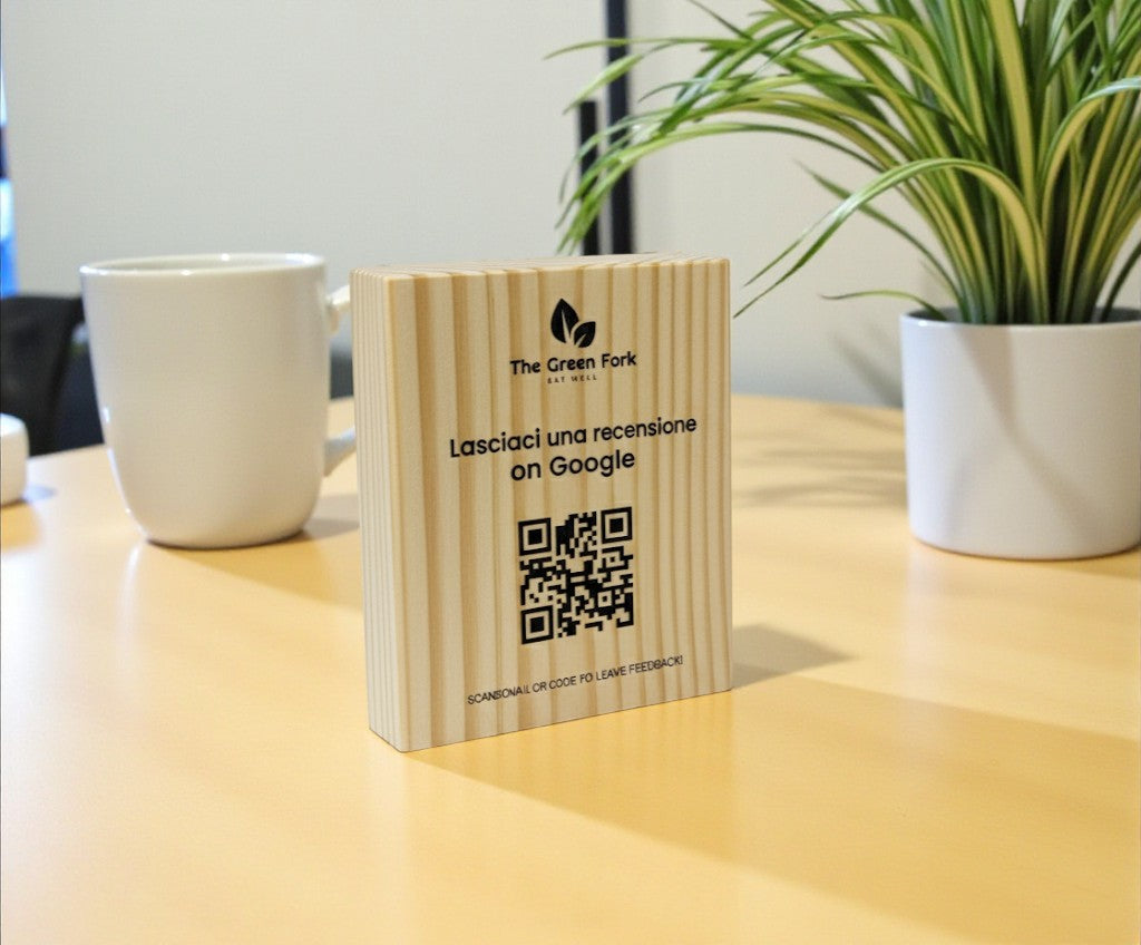 Totem in legno con QR Code inciso – Recensioni Google 5 stelle
