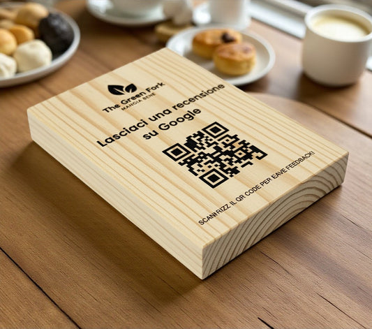 Totem in legno con QR Code inciso – Recensioni Google 5 stelle