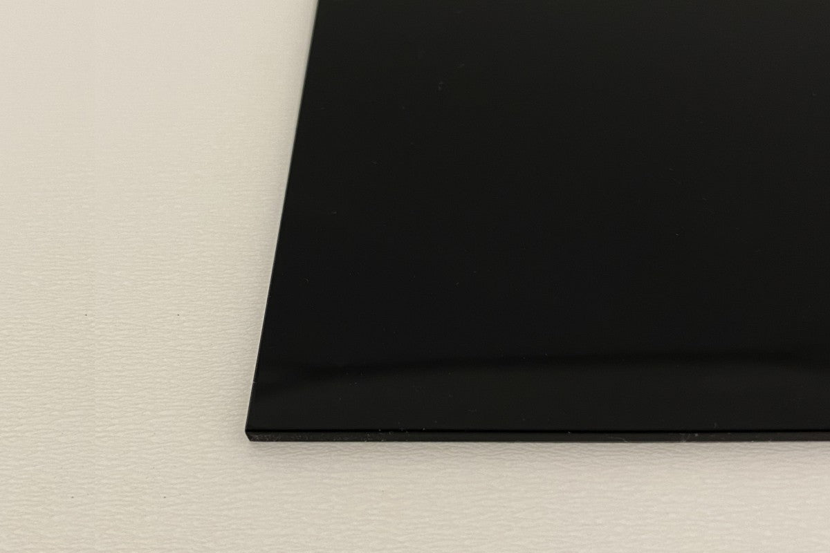 insegna a led retroilluminata in  plexiglas nero con logo insegna neon rgb personalizzata oer negozio locale moderno in plex luminosa