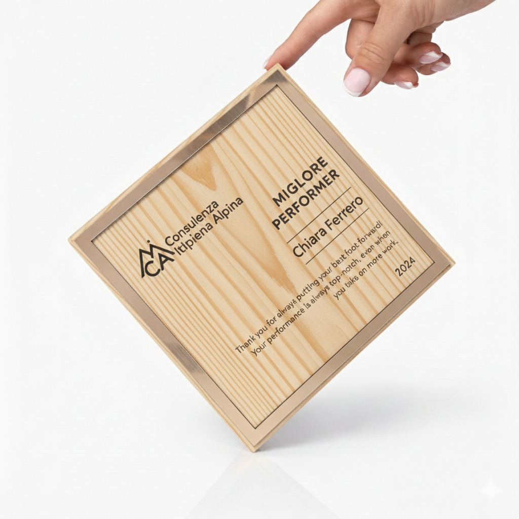 Trofeo personalizzabile in pino massello, premio quadrato personalizzato abbinato a cornice flessibile in ottone, targa di riconoscimento, targa per traguardo raggiunto, targa per traguardo raggiunto.