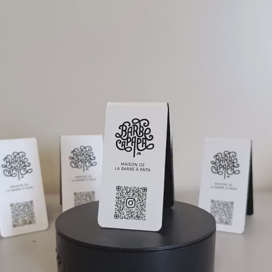 Espositore QR Code piegato da Tavolo Oro Spazzolato Personalizzato, Portamenu a Cavalletto con Logo Inciso Laser, Segnatavolo per Ristorante