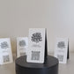 Espositore QR Code piegato da Tavolo Oro Spazzolato Personalizzato, Portamenu a Cavalletto con Logo Inciso Laser, Segnatavolo per Ristorante