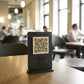 qr code cavalierino in legno noce scuro con incisione personalizzata logo per ristorante bar pub locale rustico