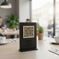 qr code cavalierino in legno noce scuro con incisione personalizzata logo per ristorante bar pub locale rustico