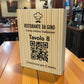 Totem in legno con QR Code inciso menù digitale inciso al laser