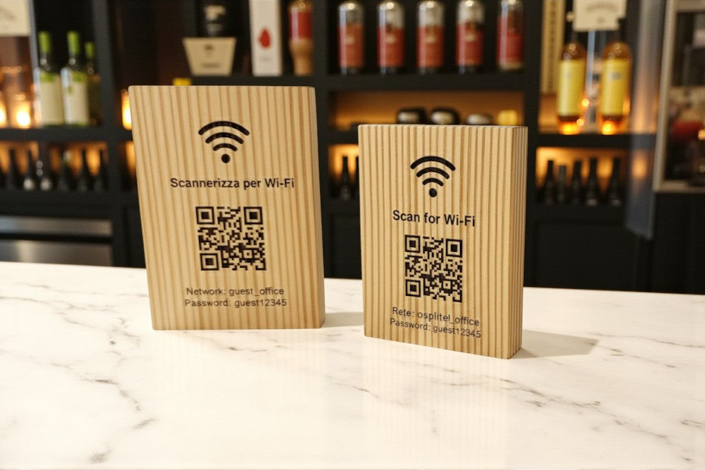Totem in legno con QR Code inciso wifi  –Scansiona per il cartello WiFi - Cartello con codice QR in legno per l'accesso WiFi - Targa con codice QR WiFi in legno di quercia personalizzata - Cartello WiFi modificabile - QR per Business Cafe Hotel