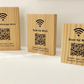 Totem in legno con QR Code inciso wifi  –Scansiona per il cartello WiFi - Cartello con codice QR in legno per l'accesso WiFi - Targa con codice QR WiFi in legno di quercia personalizzata - Cartello WiFi modificabile - QR per Business Cafe Hotel
