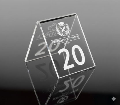 Cavalierino Segnatavolo/Menù in Plexiglass trasparente con Incisione Laser Personalizzata