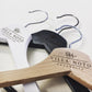 Grucce in legno bianche con logo appendiabiti 10-30-100pz in legno naturale, bianco, nero personalizzati con incisione laser logo