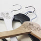 Grucce appendiabiti 10-30-100pz in legno naturale, bianco, nero personalizzati con incisione laser logo