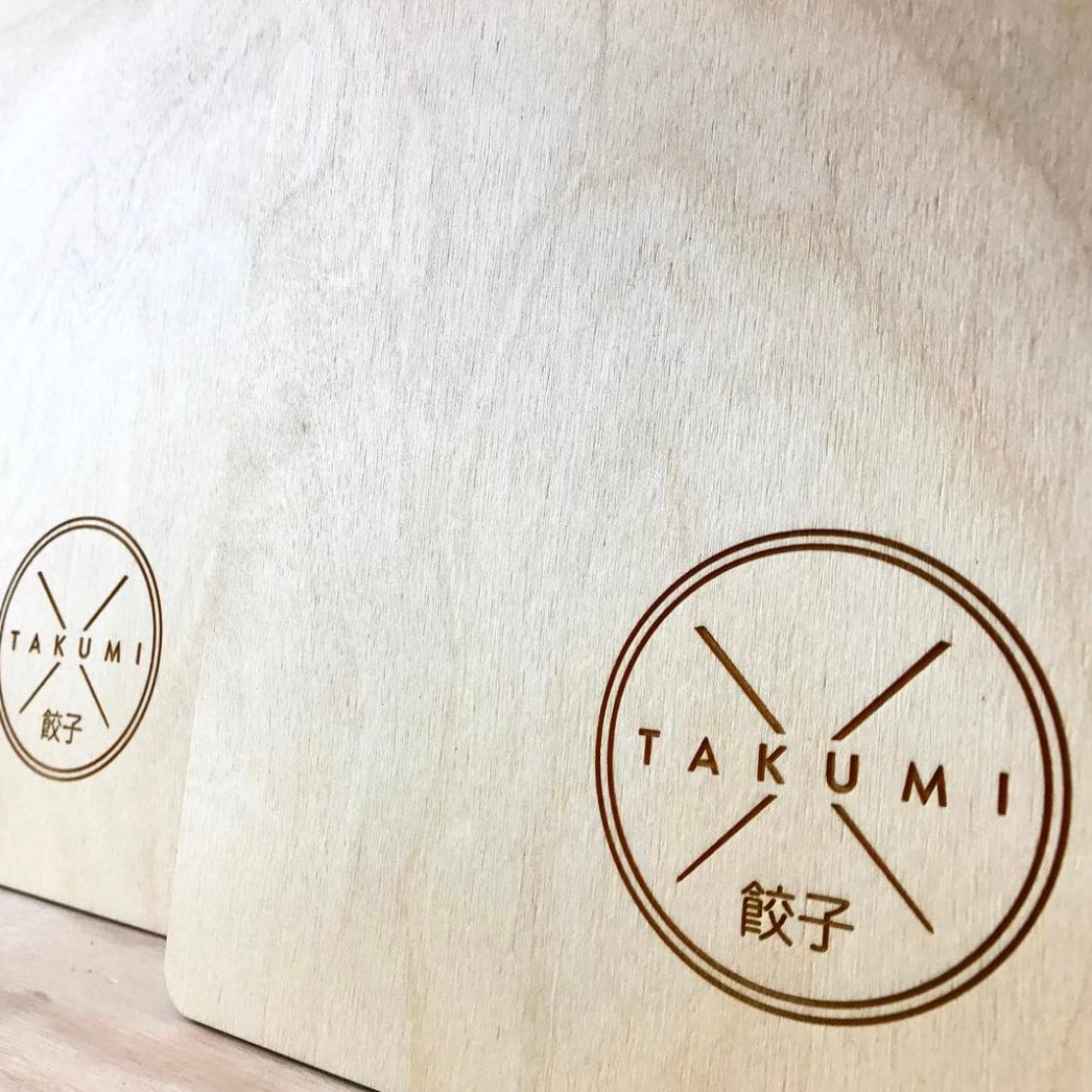 Portamenu 10-50-100 pz in legno naturale, mogano, ebano personalizzati con incisione laser logo ristorante con pinza portafogli economico