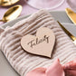 Tag / Segnaposto cuore in legno con scritta nome  Battesimo / Matrimonio / Nozze / Comunione