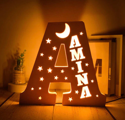 lampada personalizzata con stelle Nome dell'alfabeto in legno personalizzato, segno delle lettere / lampada da comodino, decorazione